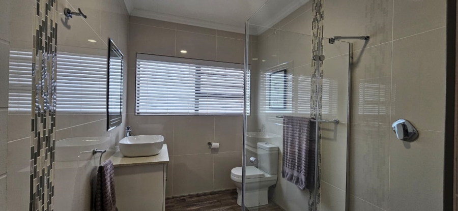 4 Bedroom Property for Sale in Wavecrest Eastern Cape